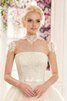 Abito da Sposa con Applique in pizzo con Mezze Maniche A Terra in Pizzo con Bottone - 2