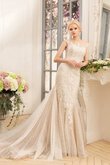 Robe de mariée long discrete col en bateau textile en tulle avec manche épeules enveloppants