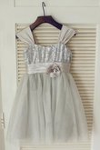 Robe de cortège enfant naturel en tulle avec zip bretelles spaghetti de princesse