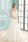 Robe de mariée simple distinguee classique appliques textile en tulle