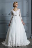 Abito da sposa v-scollo naturale cinghia in rilievo in tulle allettante con applique