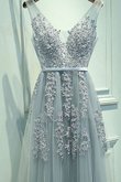 V-Ausschnitt Prinzessin A Linie Sittsames Abendkleid mit Applikation