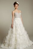 Robe de mariée de traîne moyenne de mode de bal en organza sans dos de col en cœur