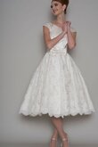 Robe de mariée facile avec manche courte encolure ronde avec bouton en satin