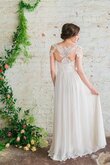 Robe de mariée simple avec décoration dentelle col élisabéthain ligne a fermeutre eclair