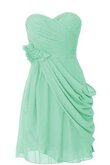 Drapiertes A-Line trägerlos mini Brautjungfernkleid mit Blume
