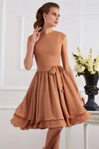 Hoher Kragen Ärmelloses Chiffon Brautjungfernkleid mit Gürtel mit Schleife