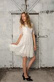 Normale Taille Bateau halbe Ärmeln A-Line mini Brautkleid mit Reißverschluss