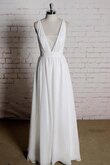 V-Ausschnitt Ärmelloses Chiffon a linie Strand Brautkleid mit Bordüre