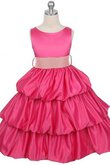 Ärmellos Bateau Blumenmädchenkleid mit Schichtungen mit Rüschen