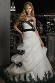 Robe de mariée ample avec décoration dentelle avec ruban en organza col en forme de cœur
