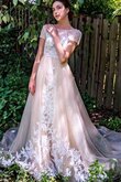 A-Line Tüll Bateau Ausschnitt kurze Ärmeln Brautjungfernkleid mit Applikation mit Knöpfen