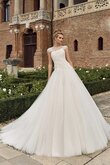 Robe de mariée naturel avec manche courte col en bateau decoration en fleur textile en tulle
