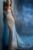 Abito da Sposa in Pizzo Spazzola Treno con Fiore in pizzo Naturale Cuore