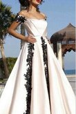 A Linie plissiertes gerüschtes Satin prächtiges Ballkleid mit Applike