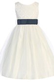 A-Line Organza gesticktes Bateau kurzes Blumenmädchenkleid