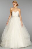 Robe de mariée textile en tulle décolleté dans le dos manche nulle avec perle brodé