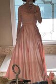 Lange Ärmeln zeitloses romantisches modernes Ballkleid mit Gürtel mit Applikation