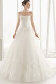 Robe de mariée formelle classique avec gaze avec broderie ligne a