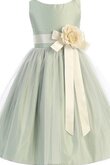 Schaufel-Ausschnitt A-Line plissiertes Ärmellos Blumenmädchenkleid