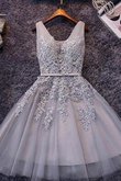 Robe de cocktail chaming avec lacets de princesse grandes bretelles courte