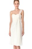Robe de mariée plissage nature avec nœud à boucles d'épaule asymétrique en chiffon