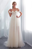 Abito da sposa senza spalline alla moda in tulle a sala semplice cuore