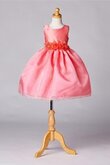 Organza plissiertes Schaufel-Ausschnitt wadenlanges Blumenmädchenkleid mit Rüschen