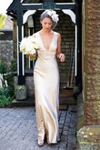 Robe de mariée distinguee naturel de traîne courte manche nulle en satin