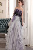 Trägerlos bodenlanges prächtiges Abendkleid mit Blume