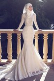 Abito da sposa moderno decorato naturale all aperto alla moda a sala