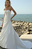Ärmelloses Gericht Schleppe trägerloser Ausschnitt Strand normale Taille A-Line Brautkleid