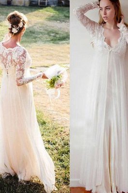 Umwerfend Garten Gesticktes Romantisches Brautkleid mit Sweep Zug