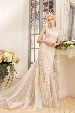 Robe de mariée long discrete col en bateau textile en tulle avec manche épeules enveloppants