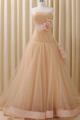 Pick-Ups V-Ausschnitt Duchesse-Linie gesticktes Perlenbesetztes Quinceanera Kleid mit Bordüre