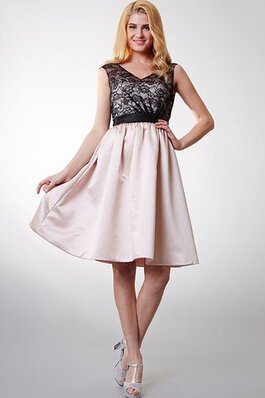 Ärmelloses Satin tiefer V-Ausschnitt mini schlichtes Brautjungfernkleid mit Schleife