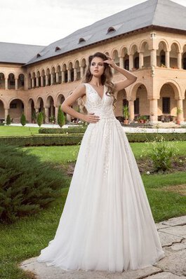 Robe de mariée v encolure de traîne moyenne en tulle manche nulle longueru au niveau de sol