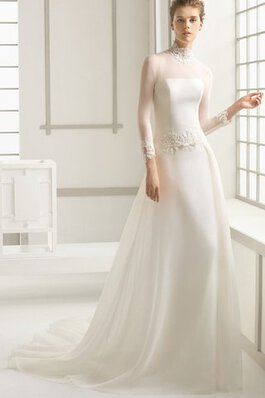 Robe de mariée classique formelle de traîne courte avec mousseline pendant