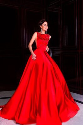 Plissiertes Reißverschluss Satin kurze Ärmeln Ballkleid mit Sweep zug mit gekappten Ärmeln