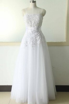 Robe de mariée en satin textile en tulle ligne a au bord de la mer avec fleurs