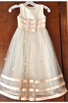 Robe de cortège enfant plissage manche nulle ceinture avec nœud à boucles textile en tulle