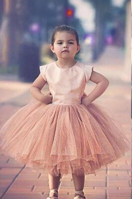 Robe de cortège enfant avec fleurs en tulle de princesse arrivée au mollet au niveau de cou