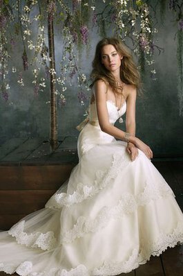 Abito da Sposa con Nastro Schiena Nuda Naturale con Seghettato in Tulle in pizzo