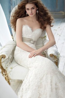Elastischer Satin Etui natürliche Taile glamouröses Brautkleid mit Bordüre mit Gürtel