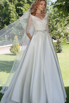 Ärmelloses zeitloses romantisches extravagantes Brautkleid mit Applikation mit Sweep zug