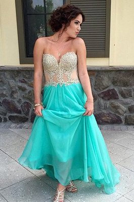 A Linie Normale Taille Sittsames Bodenlanges Ballkleid mit Applikation