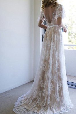 Robe de mariée accrocheur avec bouton v encolure nature romantique