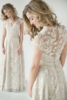 Robe de mariée avec bouton en tulle avec perle longueur au ras du sol v encolure