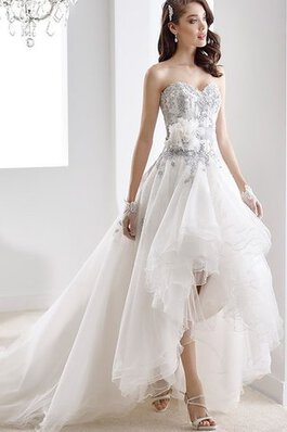 Robe de mariée avec perle avec gradins avec fleurs avec ruban de lotus