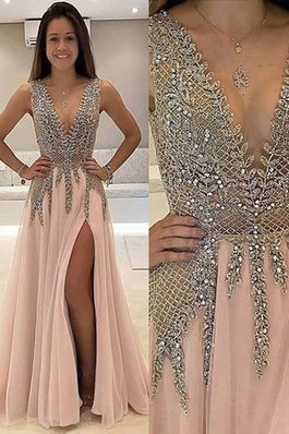 Robe de soirée longue naturel de princesse en tulle longueru au niveau de sol